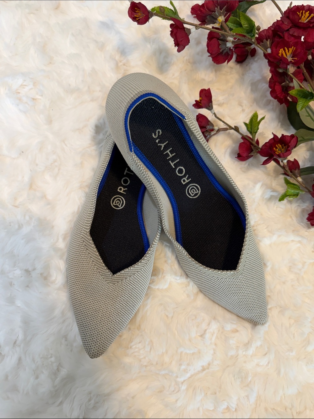 Rothy's Pointed Knit Flats in Light Gray with Blue Trim Size W10